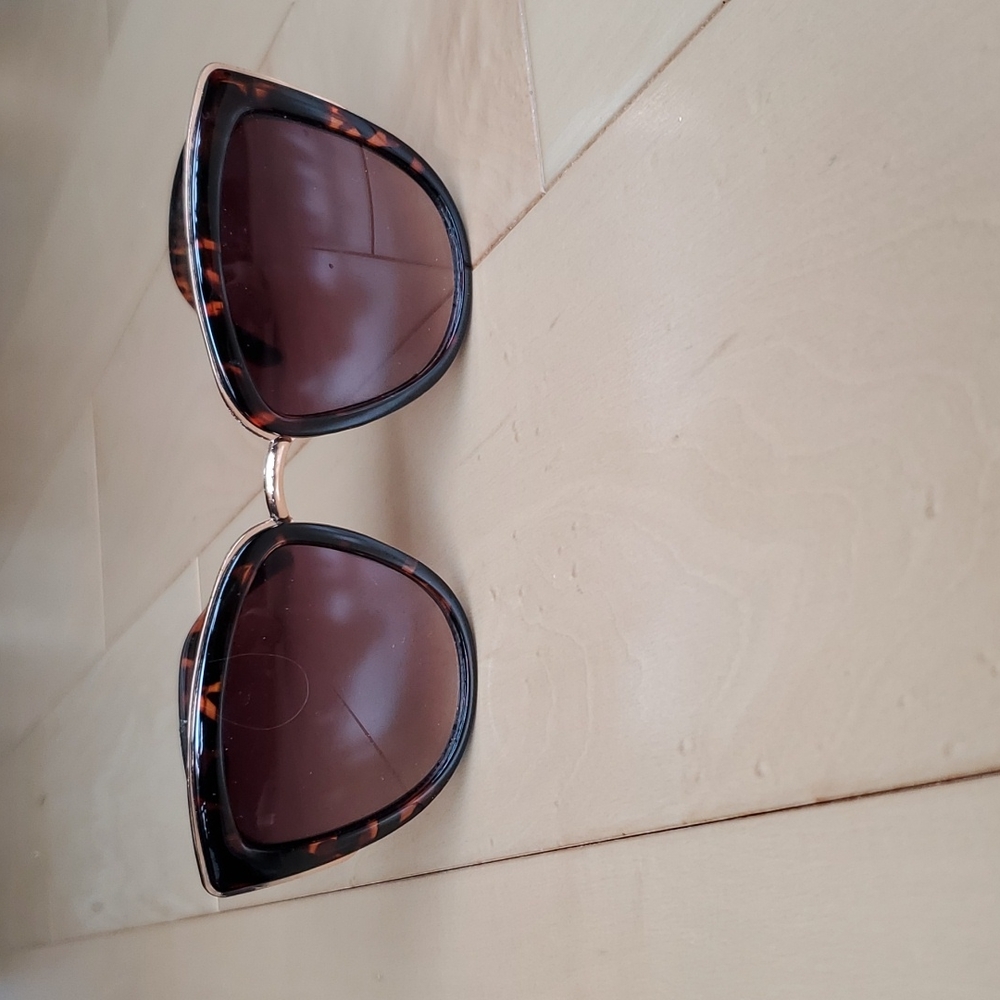 Brown with gold accents cat eye sunglasses